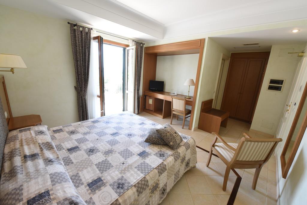 Hotel Ristorante La Lampara Gizzeria Habitación foto